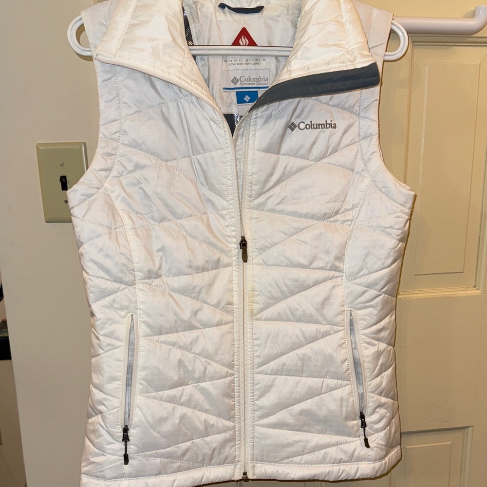 Columbia White Quilted Vest with Gray Accents